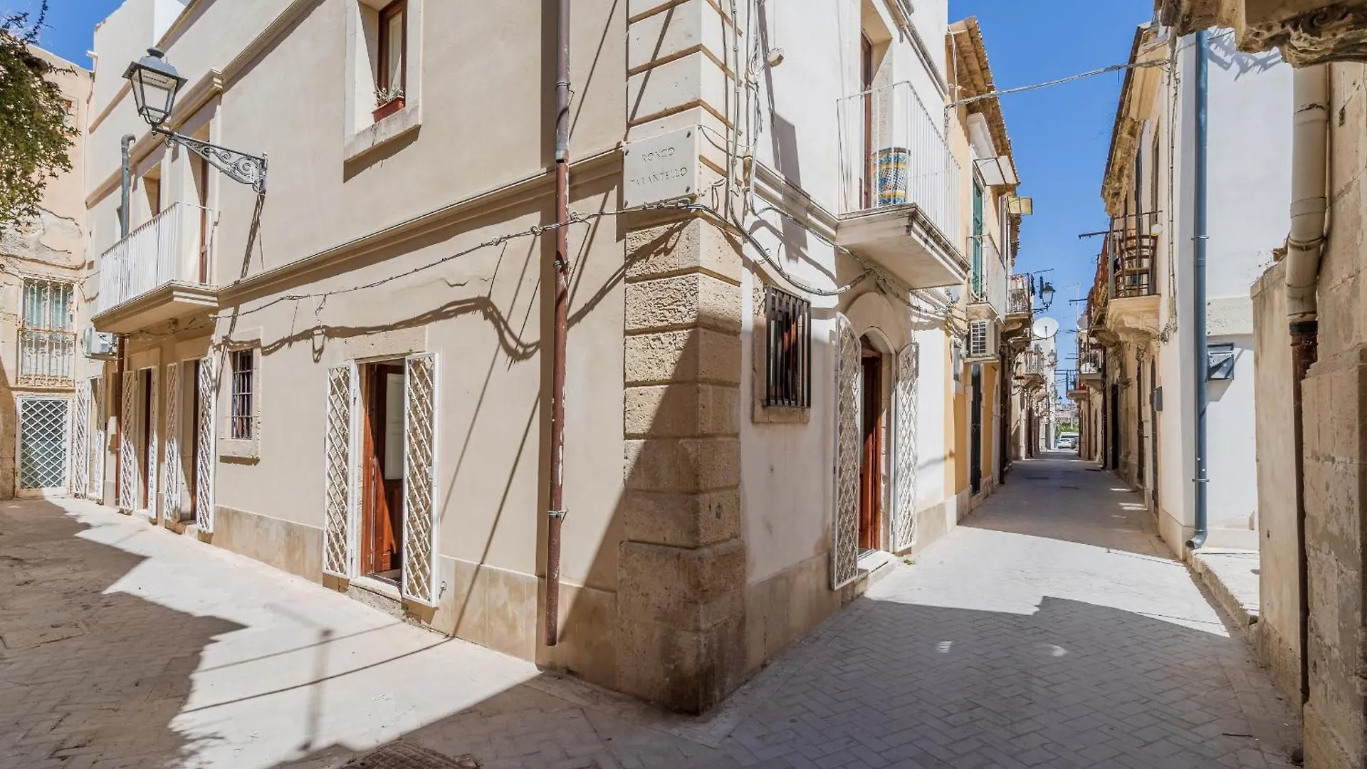 Dione Terrace Apartments By Dimore In Sicily Syracuse Italy